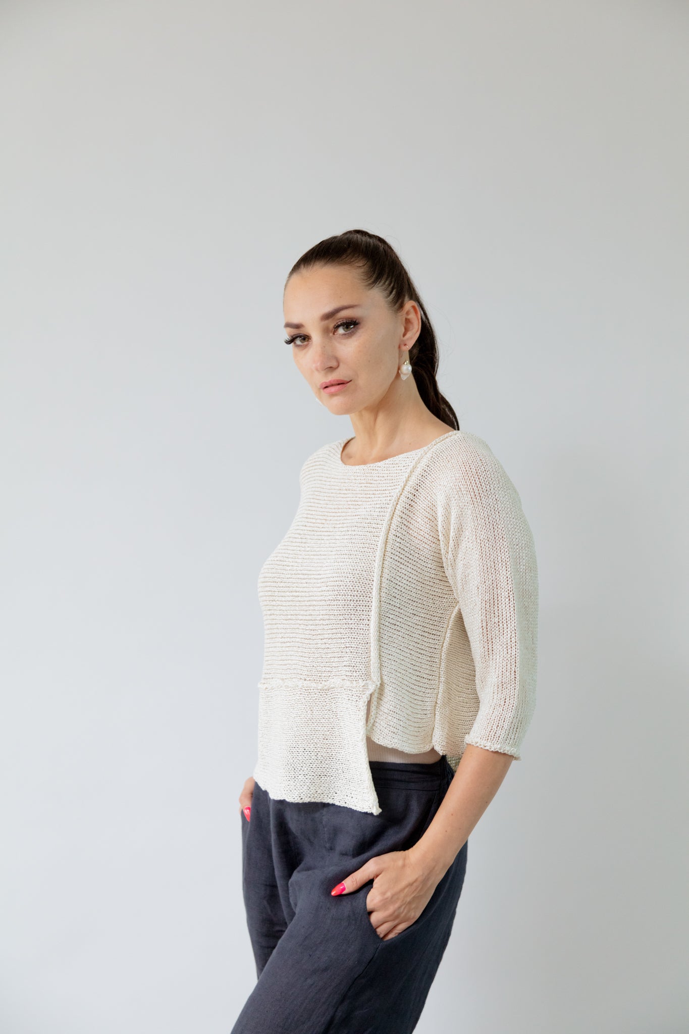 3186: Lightweight Knit Sweater